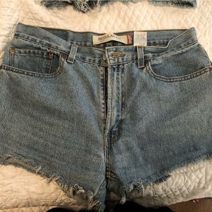 Levi’s waist 34